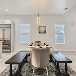 Luxury 5 Bdrm Home! Blocks To Dt/Riverwalk/Convention Center!